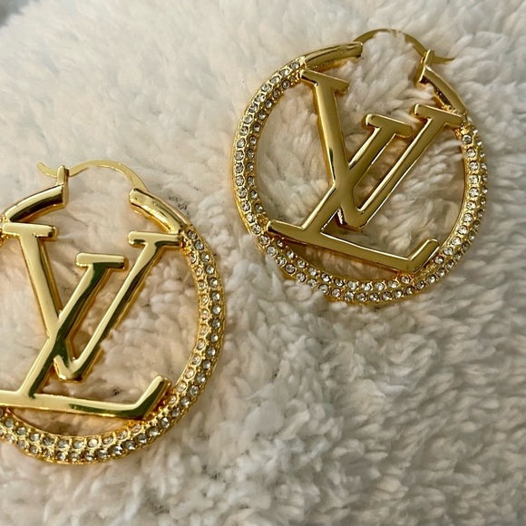 Restocked!! Earrings… Silver or Gold Earrings - LV - Picture 4 of 7